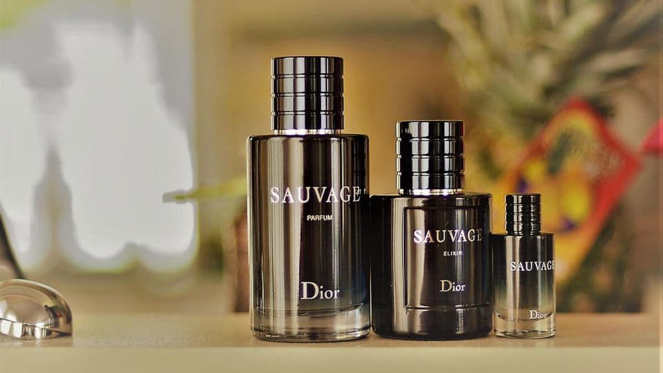 Review Nước Hoa Dior Sauvage: Mùi Hương Nam Tính Cuốn Hút Nhất