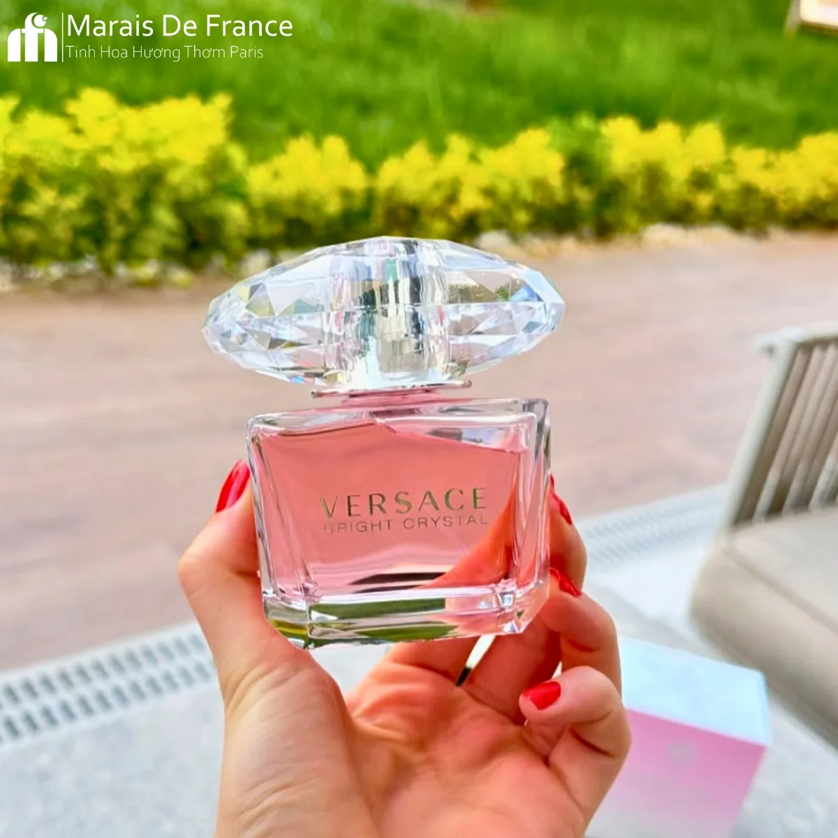 Độ lưu hương Versace Bright Crystal