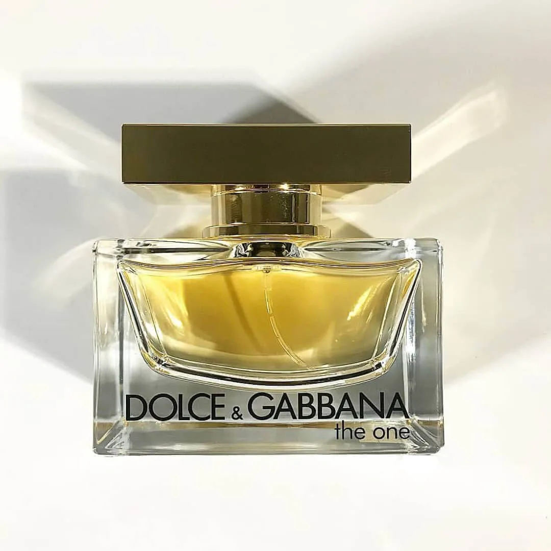 Thiết kế chai vàng kim nguyên khối sang trọng của Dolce & Gabbana The One For Women