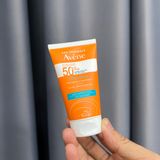 Kem Chống Nắng Cho Da Nhờn Mụn Avene Cleanance Solaire SPF 50+