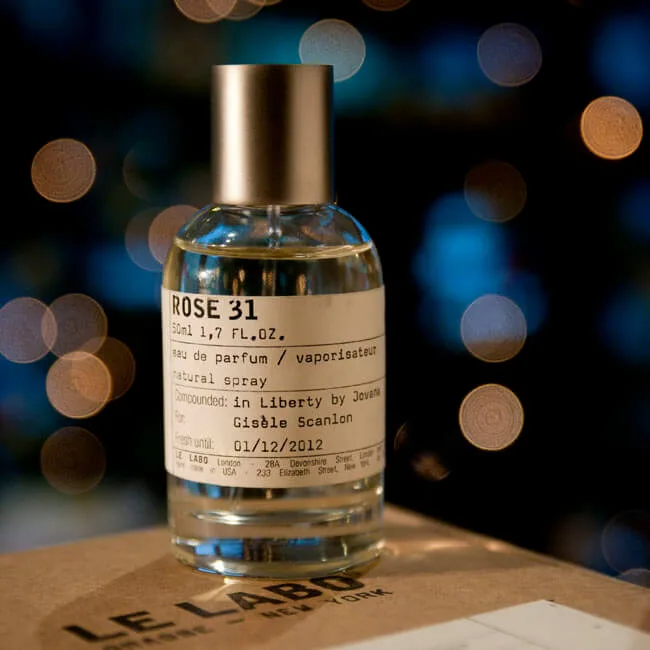 Chai nước hoa Le Labo Rose 31 chính hãng với thiết kế phòng thí nghiệm đặc trưng
