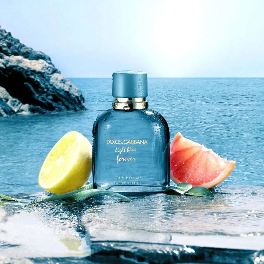 Thiết kế chai Dolce & Gabbana Light Blue Forever màu xanh ngọc bích