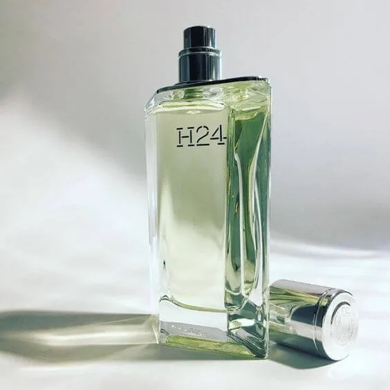 Thiết kế chai Hermès H24 hình thoi khí động học