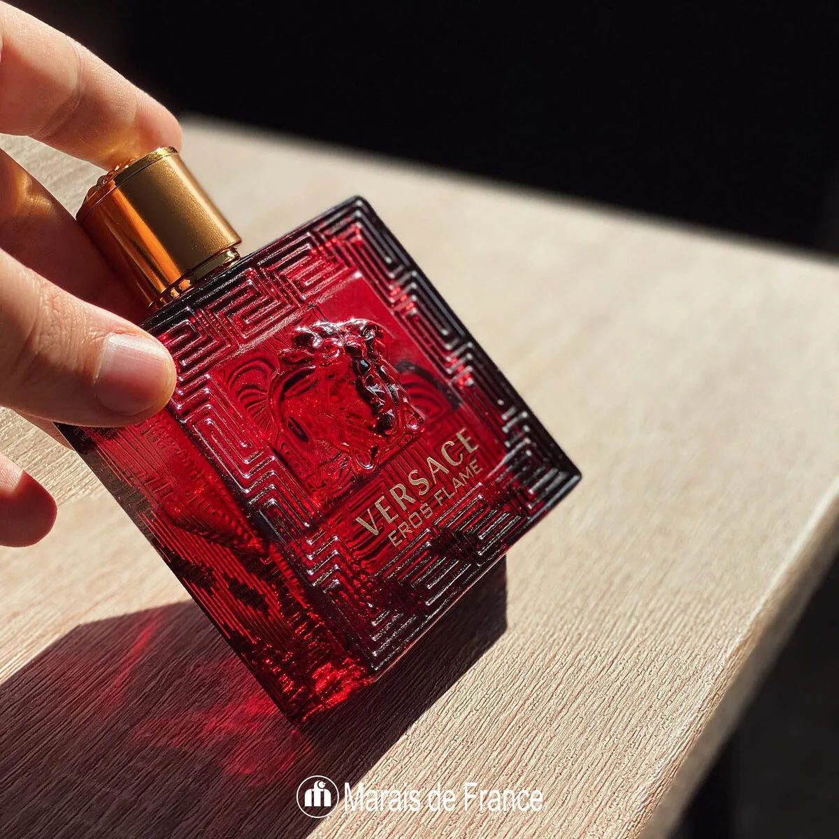 Versace Eros Flame phù hợp cho mùa đông và hẹn hò