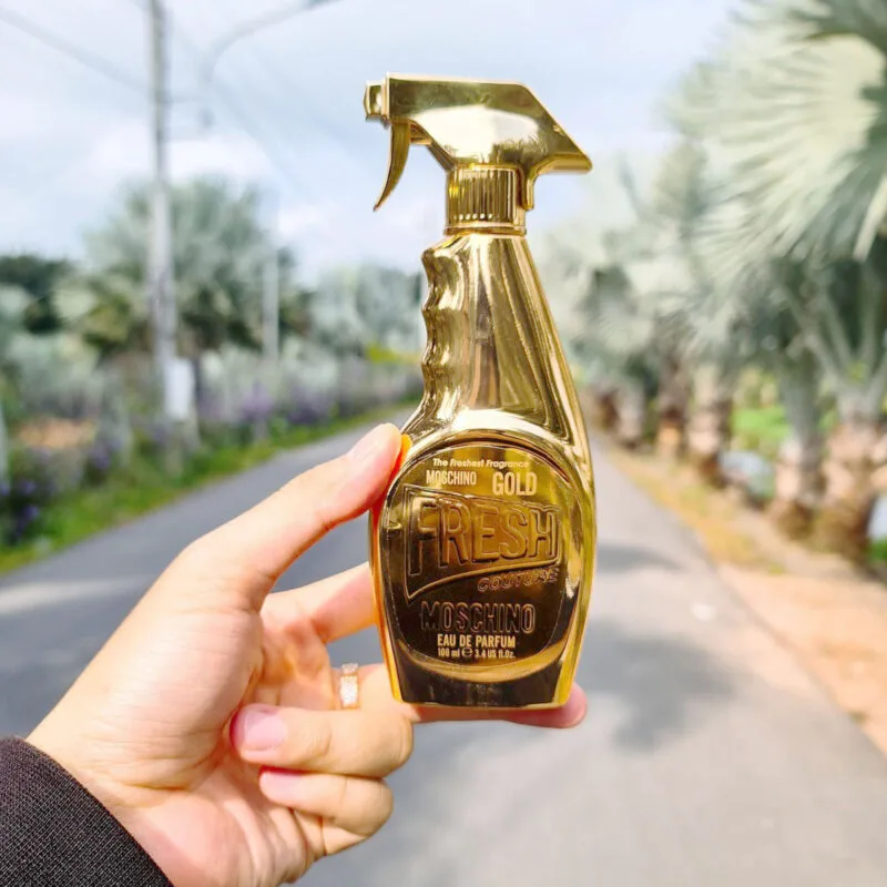 Chai nước hoa Moschino Gold Fresh Couture hình nước lau kính mạ vàng độc đáo