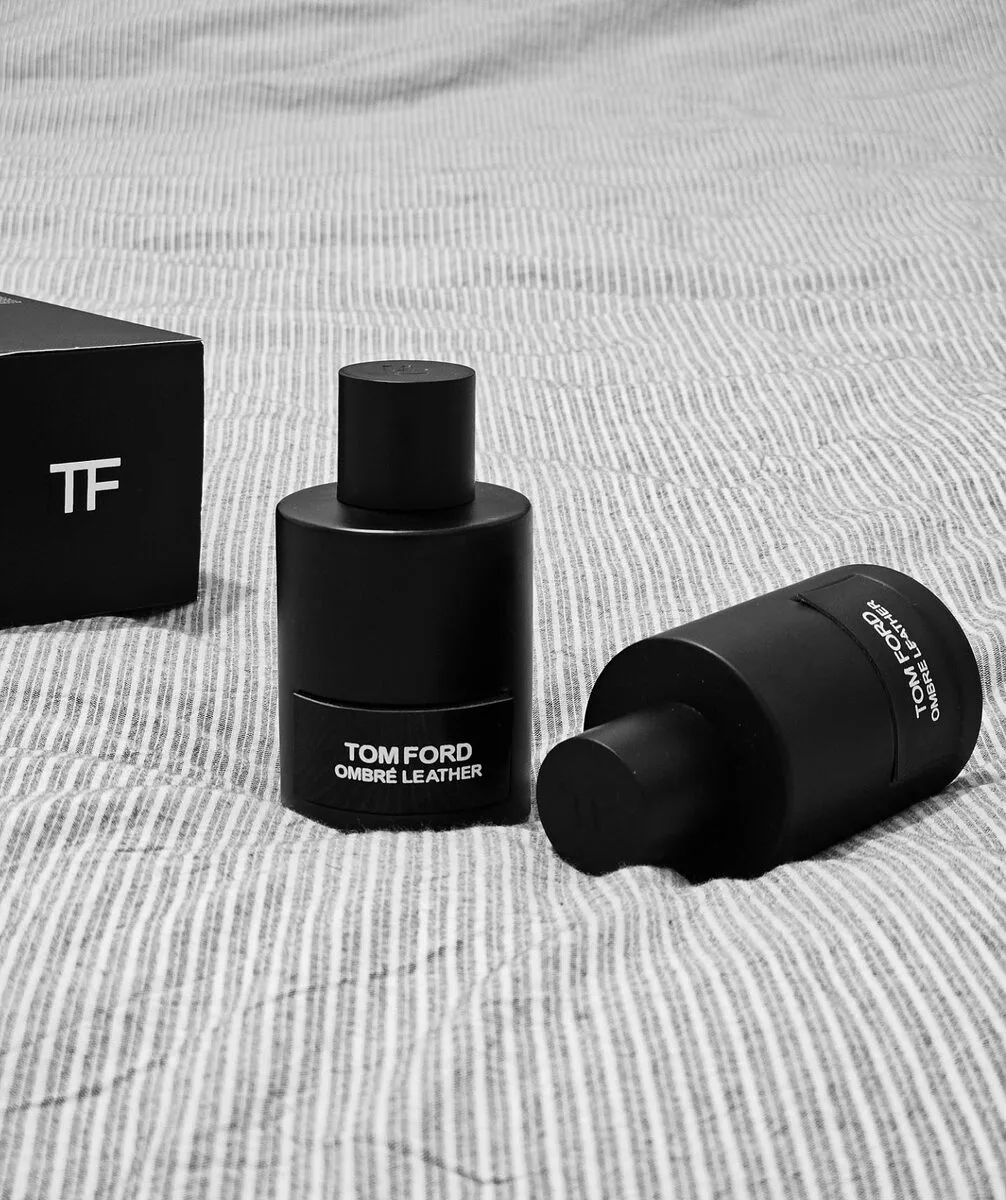 Thiết kế chai đen nhám tối giản của Tom Ford Ombré Leather