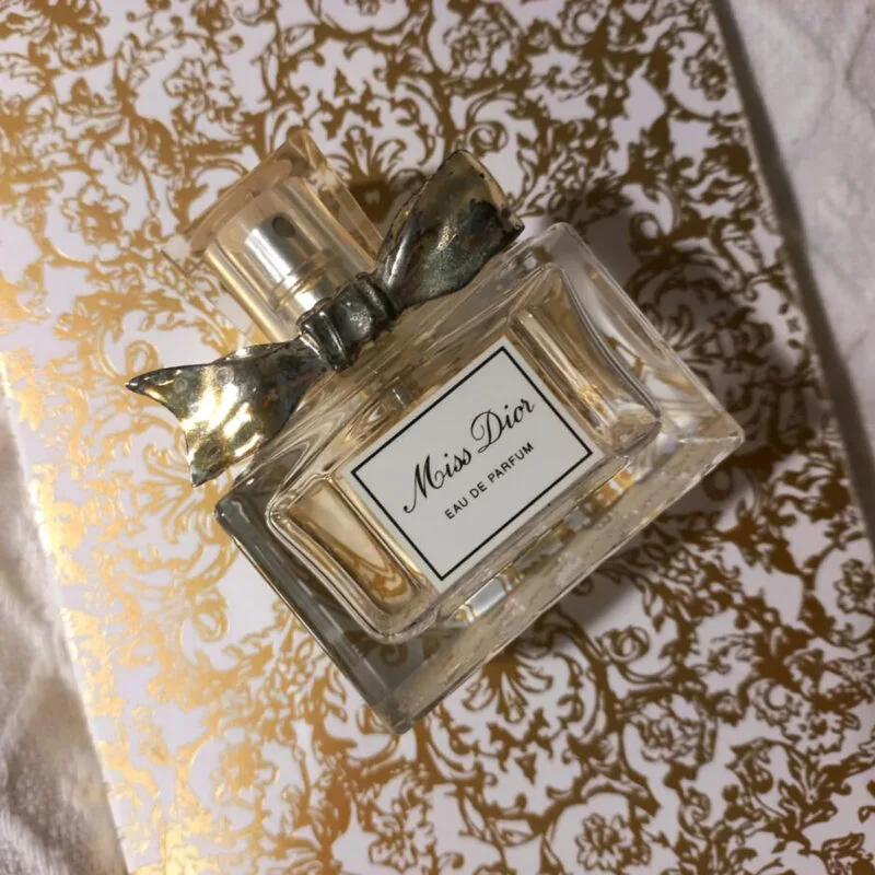 Miss Dior Eau de Parfum trong bài so sánh với Coco Mademoiselle