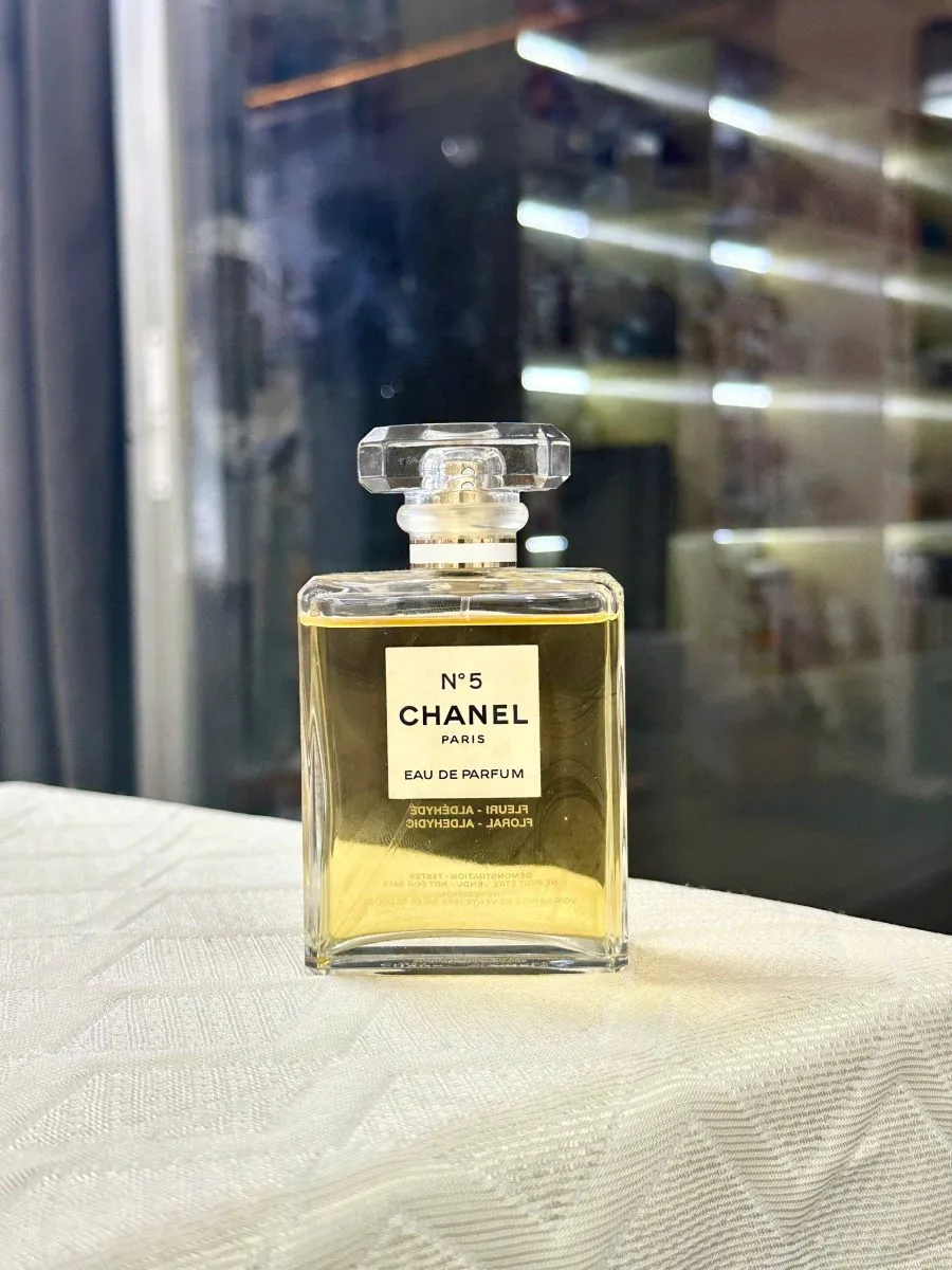 Thiết kế chai No 5 EDP