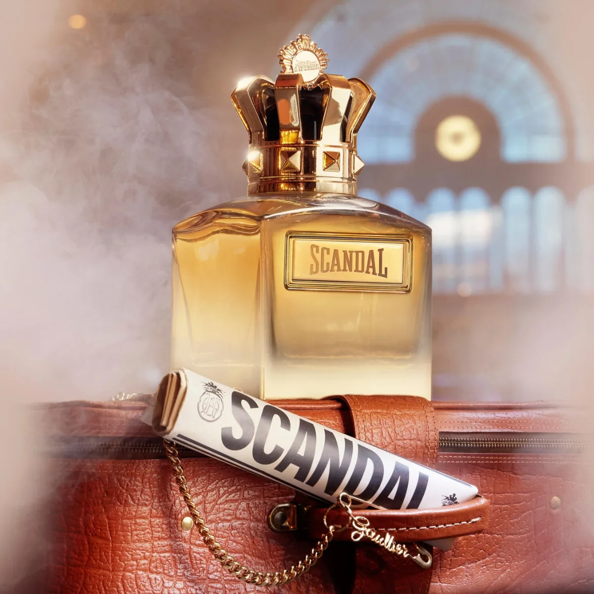 Thiết kế chai của Jean Paul Gaultier Scandal Pour Homme Absolu