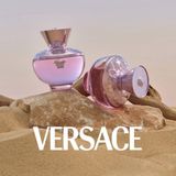 2 chai nước Versace Pour Femme Dylan Blush Pink trên đá