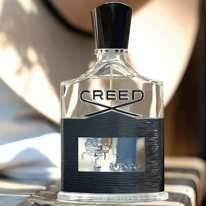 Các tầng hương đặc trưng của Creed Aventus: Dứa, Gỗ Bạch Dương và Xạ Hương